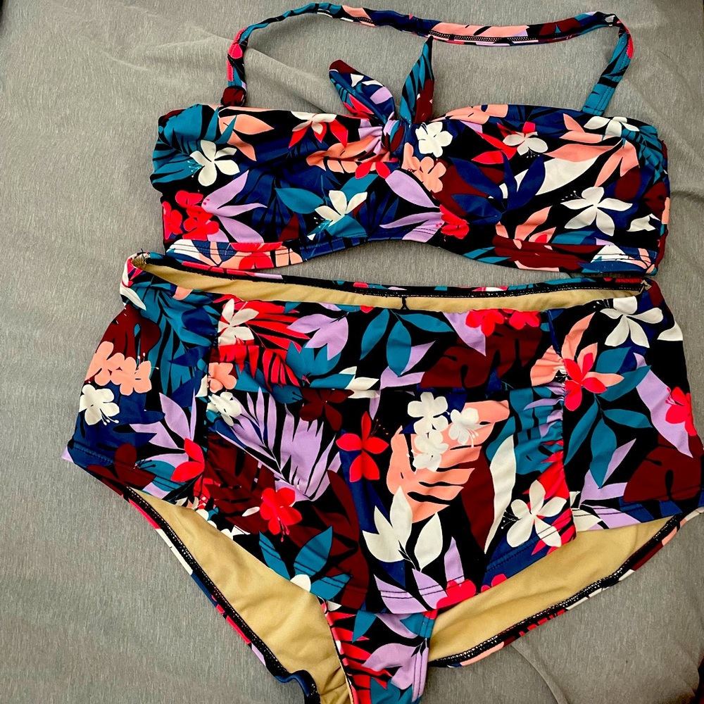 Gorgeous floral bikini!!